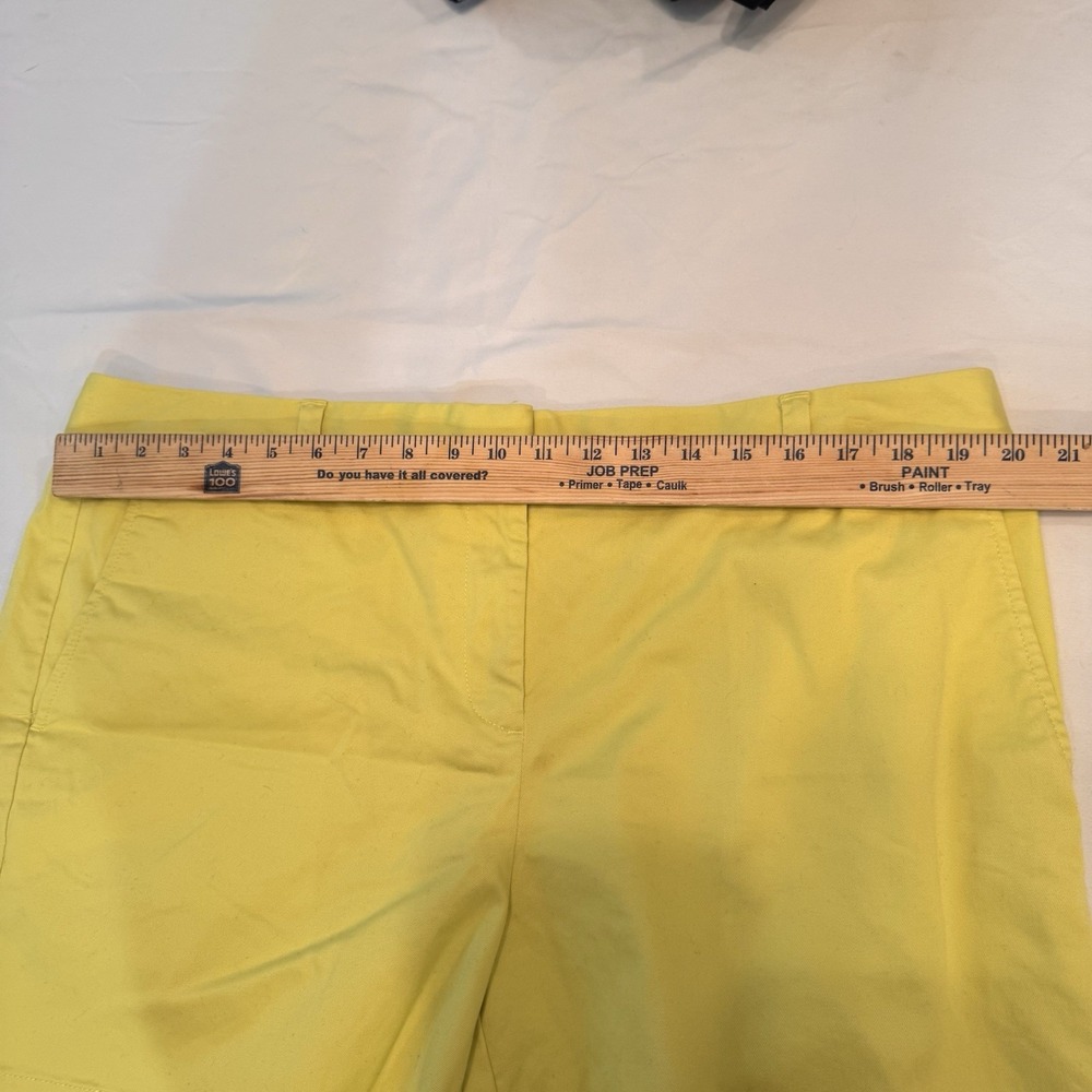Lands' End Shorts Women's Size 18 Yellow Chino Not Too‎ Low Rise - Picture 6 of 8